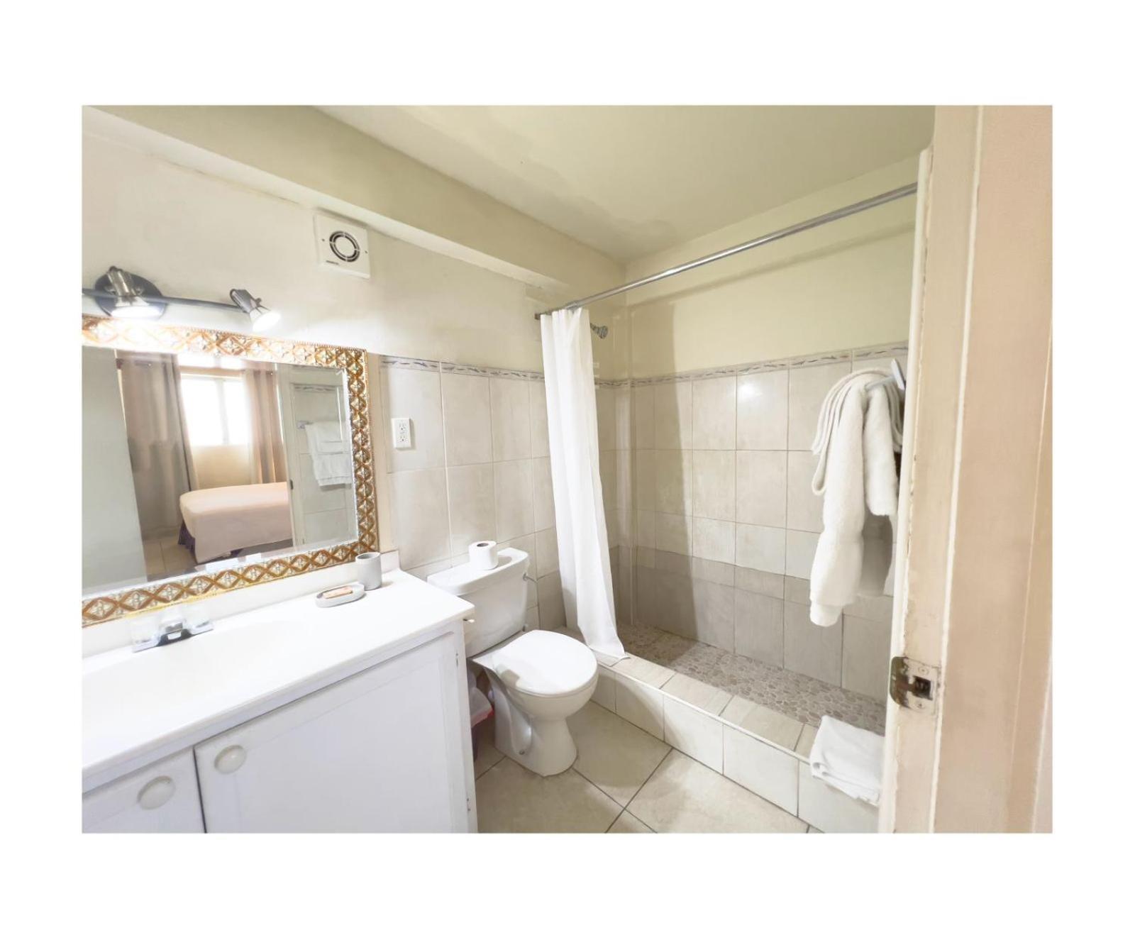 Melrose Beach Apartments Inc Bridgetown Dış mekan fotoğraf