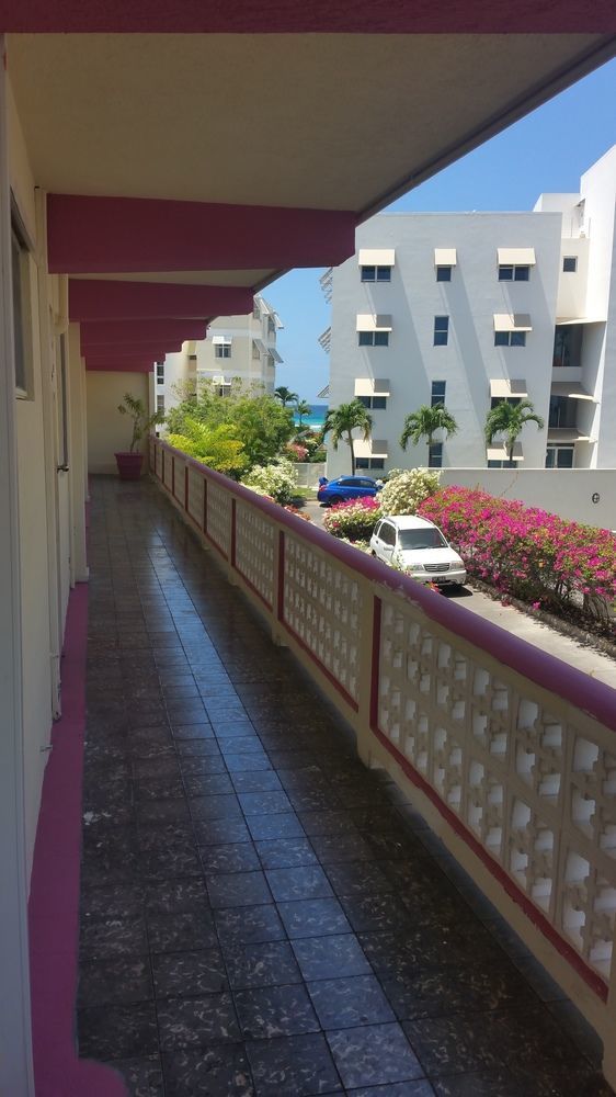Melrose Beach Apartments Inc Bridgetown Dış mekan fotoğraf